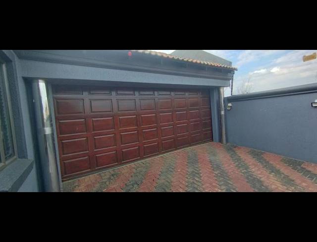 3 BEDROOM HOUSE FOR SALE IN CLOVERDENE
